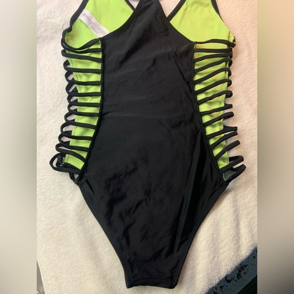 Forever 21 one piece - Picture 3 of 6